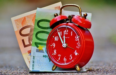 Non esistono pasti gratis! Ciò significa che se un investimento offre tassi di interesse alti, alle spalle c’è anche il fatto che si tratta di un investimento rischioso.